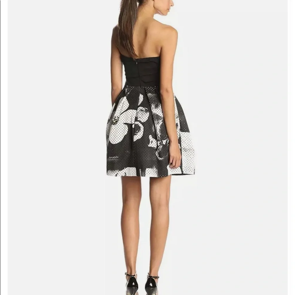 TRINA TURK WOMEN'S JORDAN BRUSHSTROKE FLORAL STRAPLESS DRESS BLACK - Picture 2 of 2